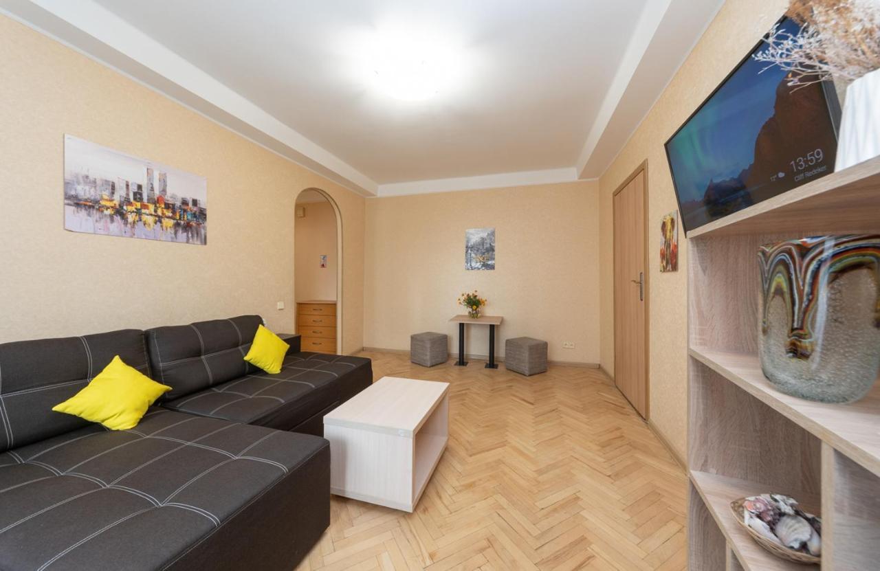 1 Bedroom Apart Near Metro Pecherska كييف المظهر الخارجي الصورة