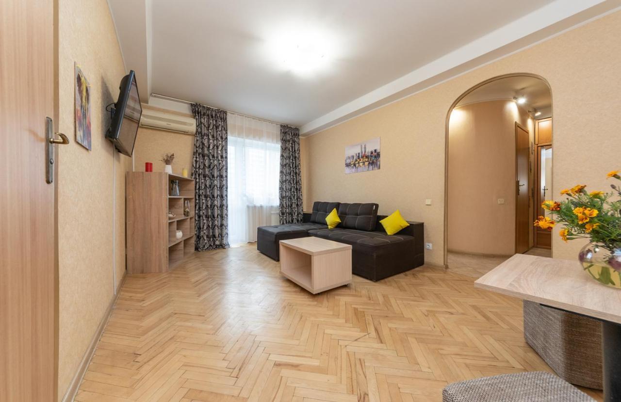 1 Bedroom Apart Near Metro Pecherska كييف المظهر الخارجي الصورة