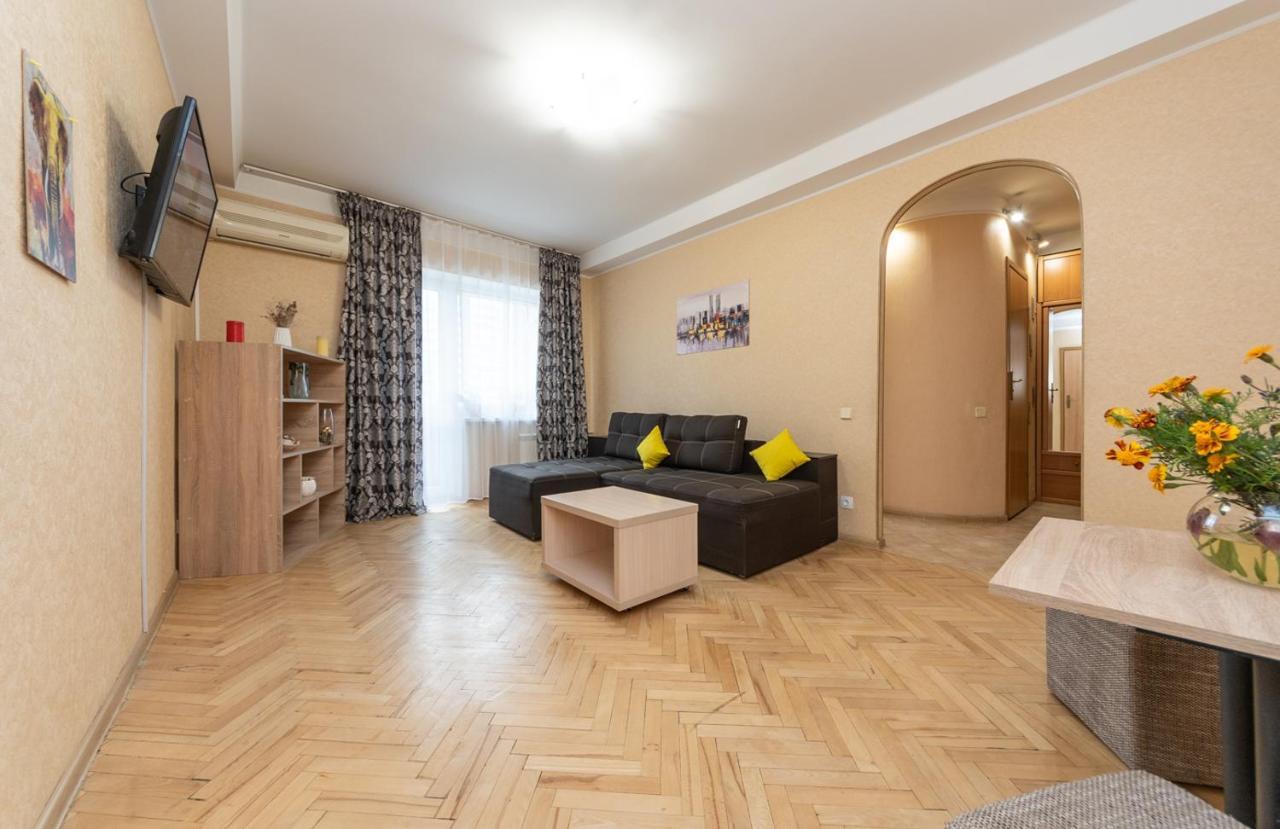 1 Bedroom Apart Near Metro Pecherska كييف المظهر الخارجي الصورة