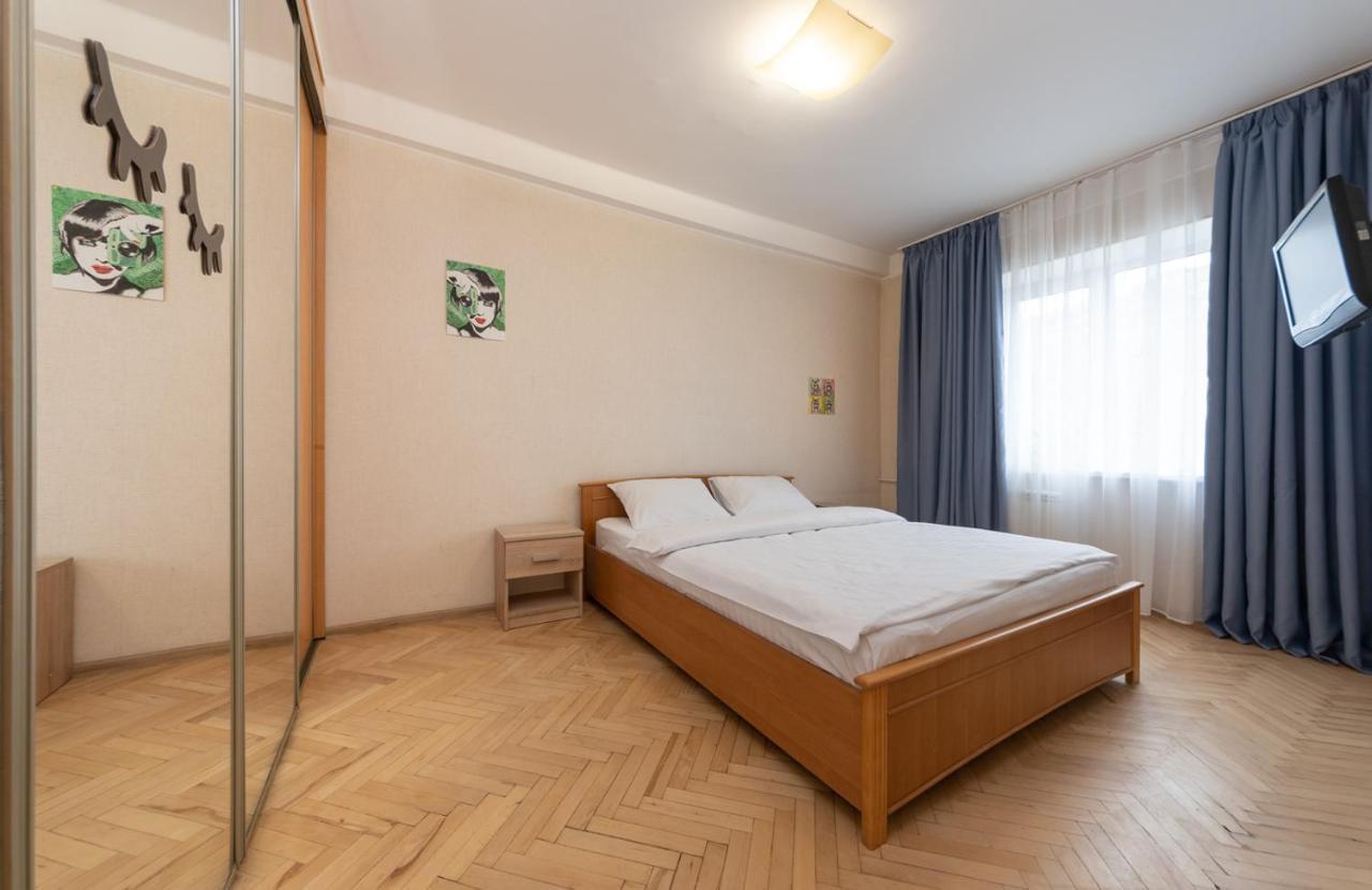 1 Bedroom Apart Near Metro Pecherska كييف المظهر الخارجي الصورة