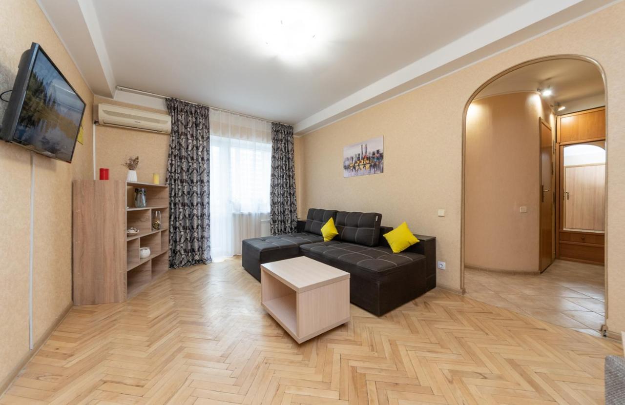 1 Bedroom Apart Near Metro Pecherska كييف المظهر الخارجي الصورة