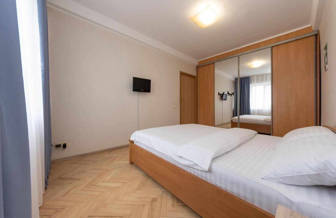 1 Bedroom Apart Near Metro Pecherska كييف المظهر الخارجي الصورة