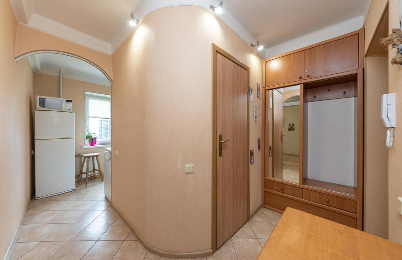 1 Bedroom Apart Near Metro Pecherska كييف المظهر الخارجي الصورة